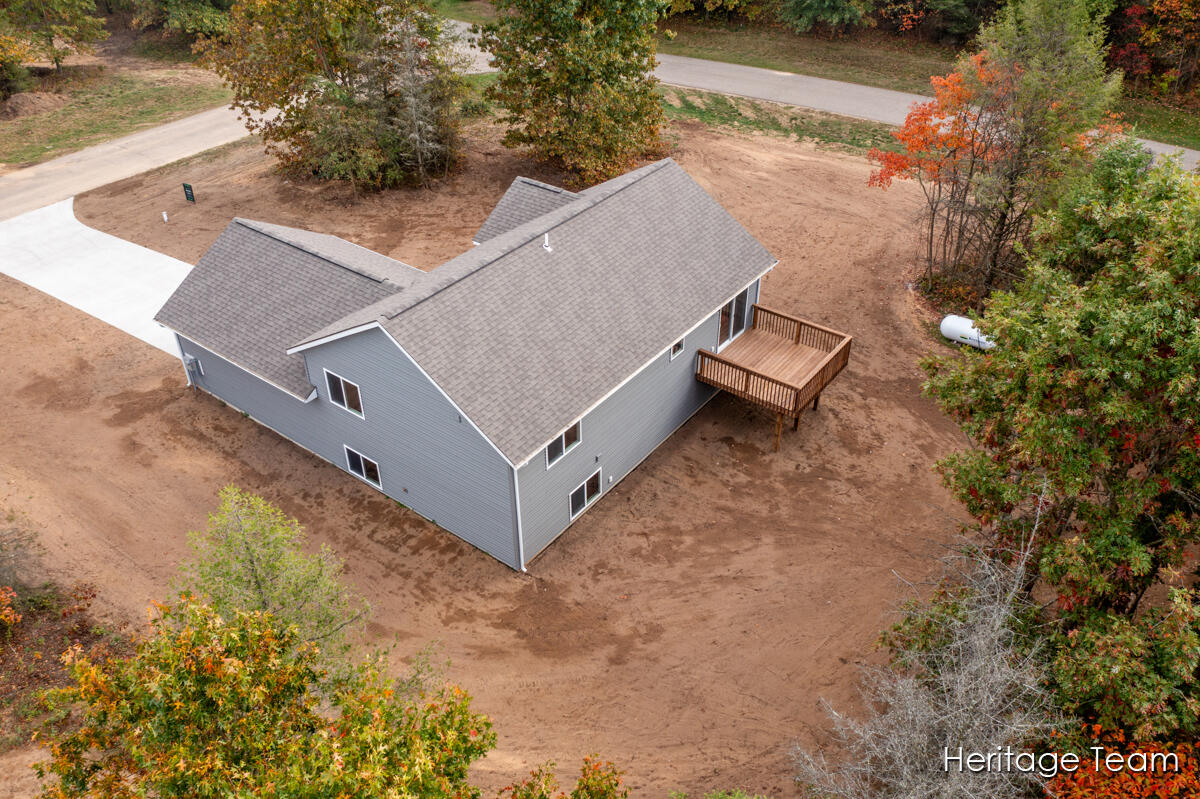 910 Apple Ridge Allegan, MI 49010 - Photo 27 of 36 IMG_1024
