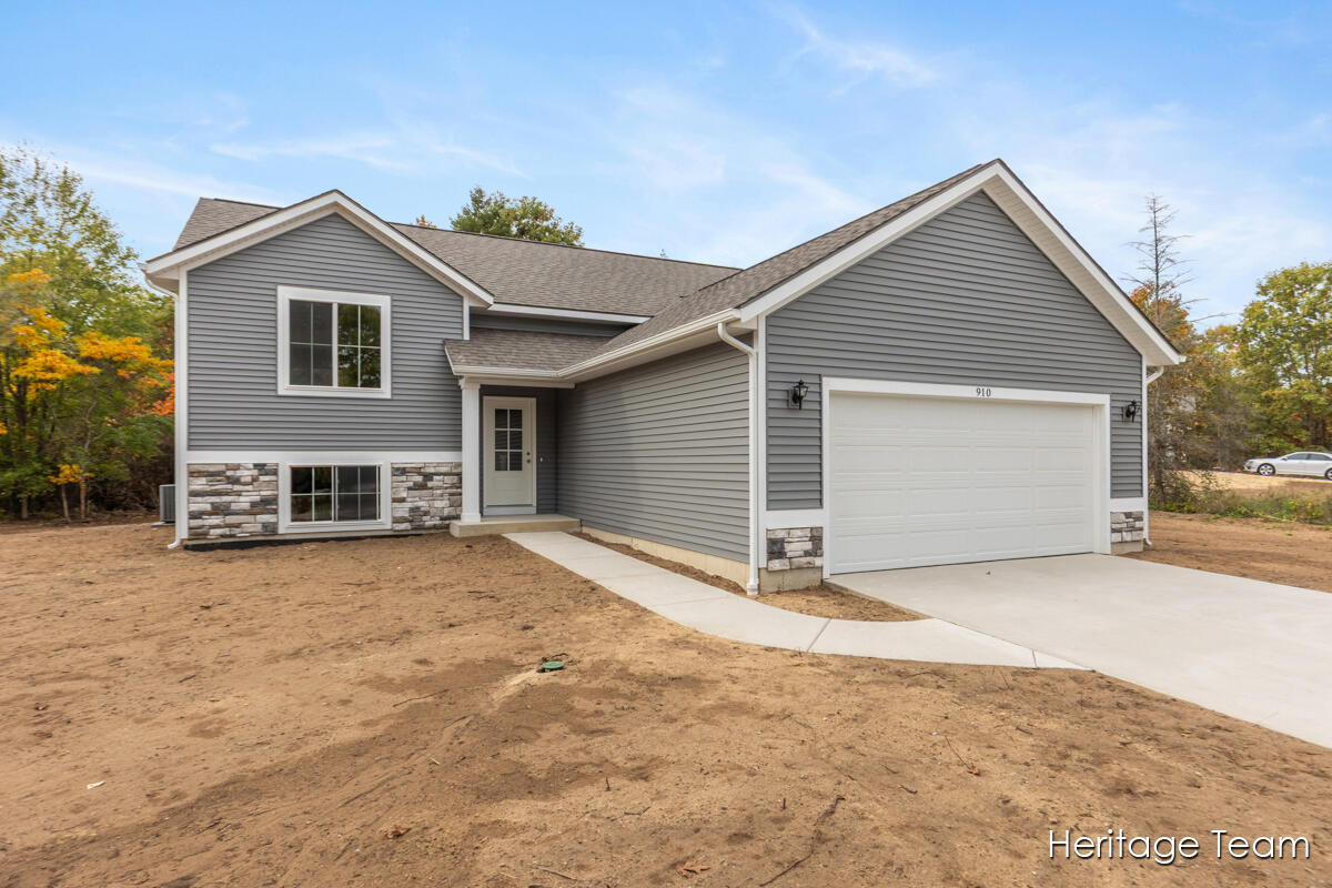 910 Apple Ridge Allegan, MI 49010 - Photo 3 of 36 IMG_1001