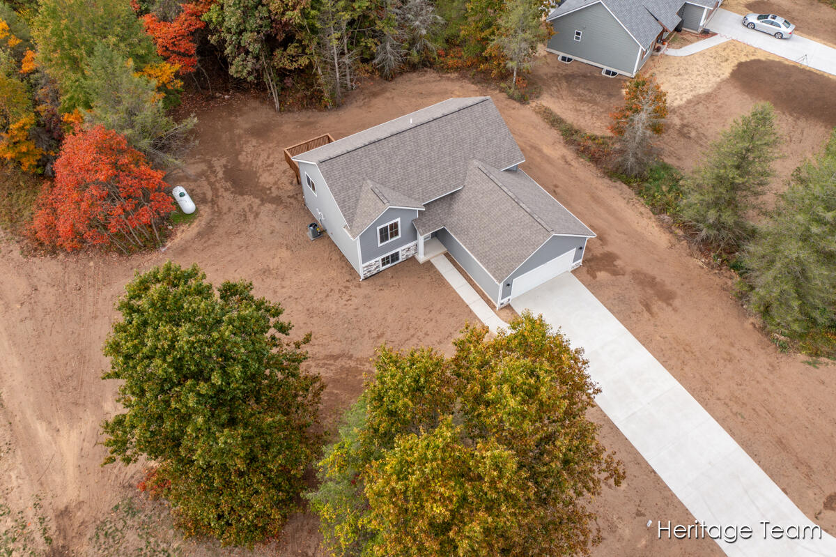 910 Apple Ridge Allegan, MI 49010 - Photo 4 of 36 IMG_1021