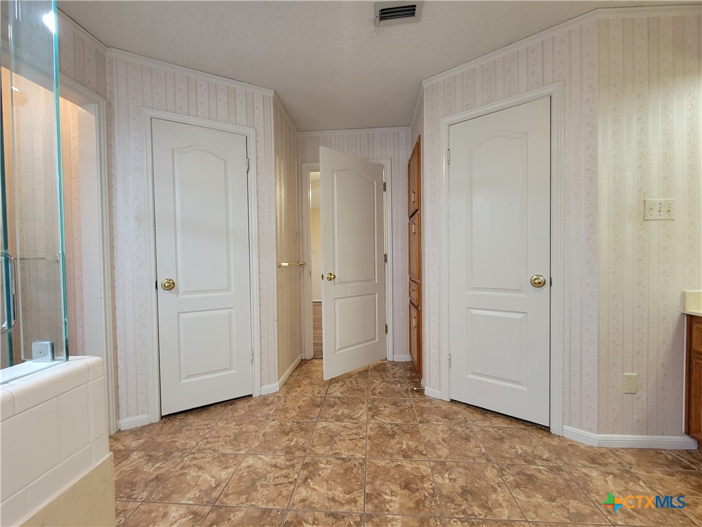 1511 Wild Ridge Drive Harker Heights, TX 76548 - Photo 20 of 29 a view of an empty room and window
