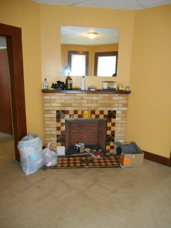 58 Bancroft Street Springfield, MA 01107 - Photo 5 of 13 Gallery Image 5