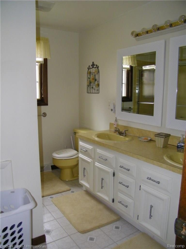 5115 Lonsberry Road Columbiaville, MI 48421 - Photo 32 of 50 100_2925.jpg