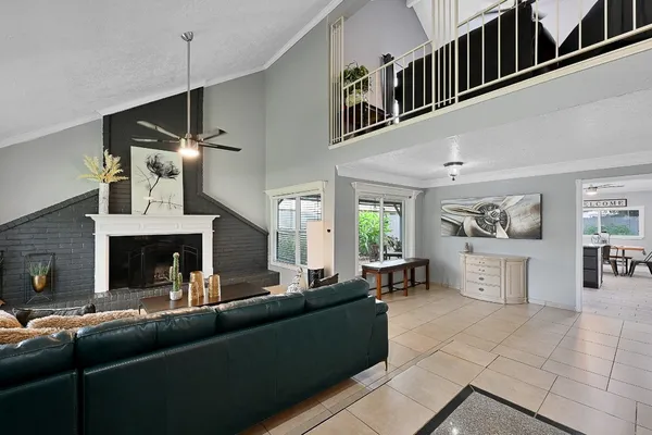 $2,400 | 12714 Huntington Field Drive, Houston, TX 77099