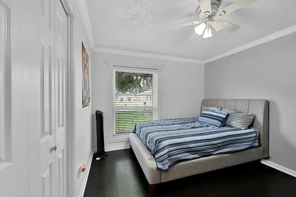 $2,400 | 12714 Huntington Field Drive, Houston, TX 77099