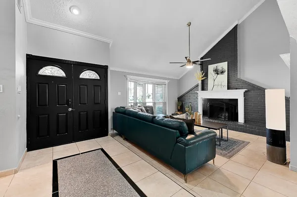 $2,400 | 12714 Huntington Field Drive, Houston, TX 77099
