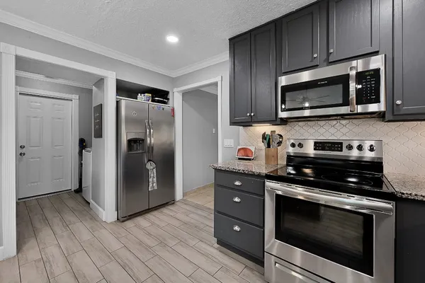 $2,400 | 12714 Huntington Field Drive, Houston, TX 77099