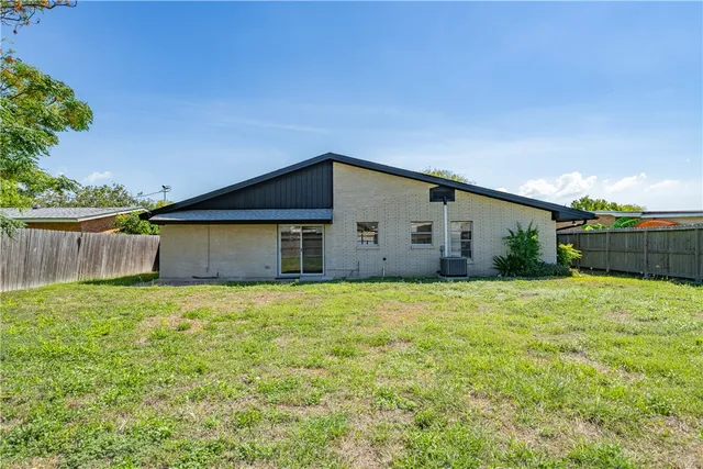 $2,150 | 713 Drexel Drive, Corpus Christi, TX 78412