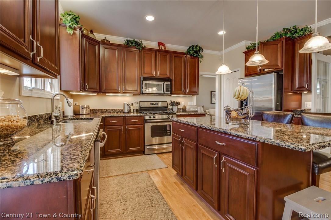 443 Mystic Valley Rochester, MI 48307 - Photo 15 of 56 interiors-15.jpg