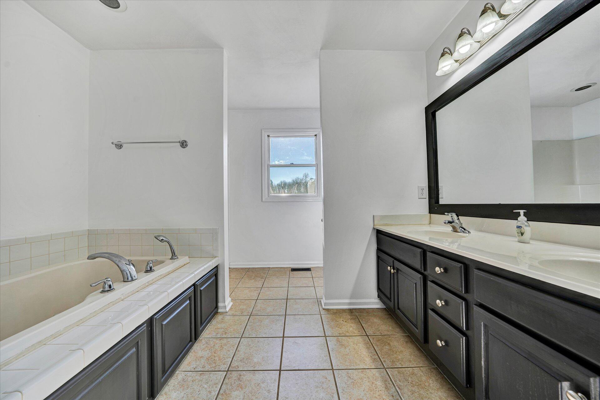 407 Aftons Meadow Road Vinton, VA 24179 - Photo 24 of 50 24-DSC00070