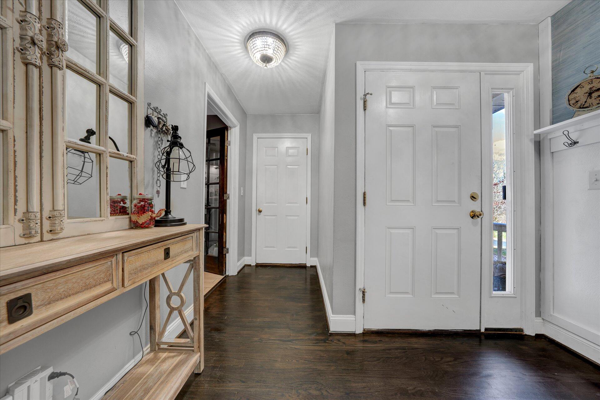 407 Aftons Meadow Road Vinton, VA 24179 - Photo 4 of 50 04-DSC00004