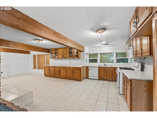 a view of a storage & utility room