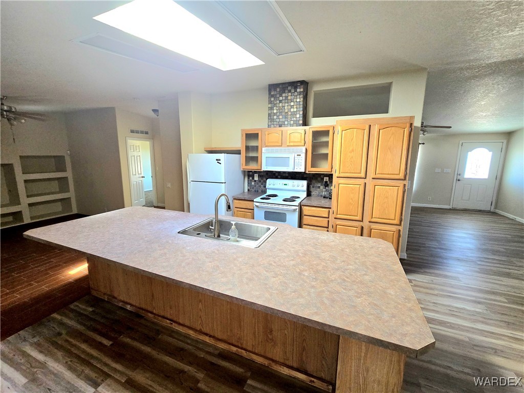 4149 Carrizo Road Golden Valley, AZ 86413 - Photo 20 of 47 a kitchen with kitchen island a stove and a refrigerator