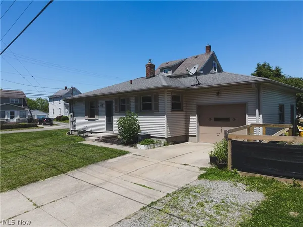 $169,900 | 701 Jones Street Southeast, Hubbard, OH 44425