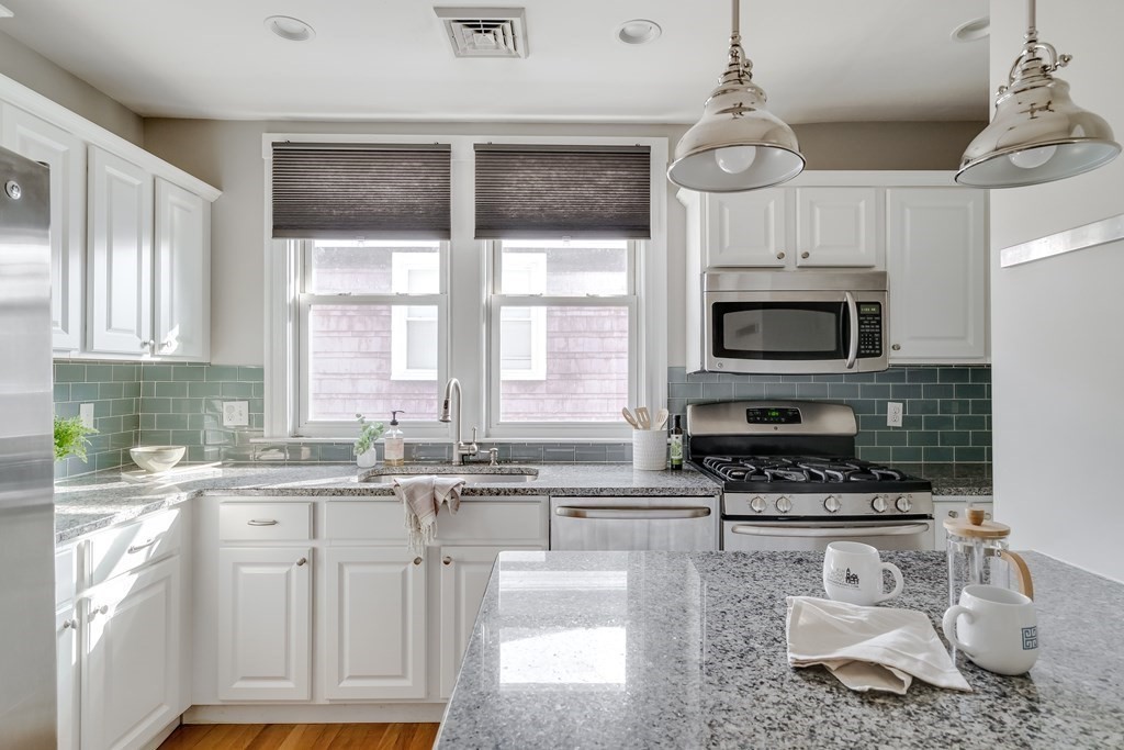 28 Chetwynd Road, Unit 2 Somerville, MA 02144 - Photo 5 of 23 Gallery Image 5