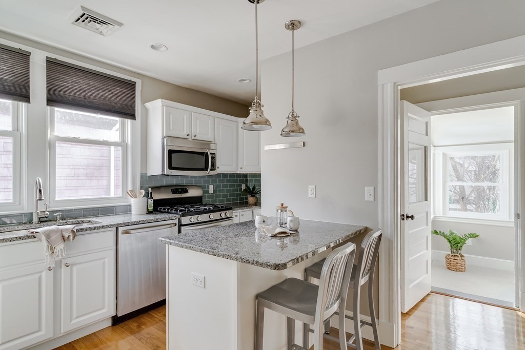28 Chetwynd Road, Unit 2 Somerville, MA 02144 - Photo 6 of 23 Gallery Image 6