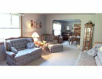 271 Rochester Road Pittsburgh, PA 15229 - Photo 2 of 7 Living Room.