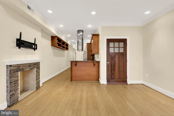 $3,100 | 1126 Columbia Road Northwest, Unit 3, Washington, DC 20009
