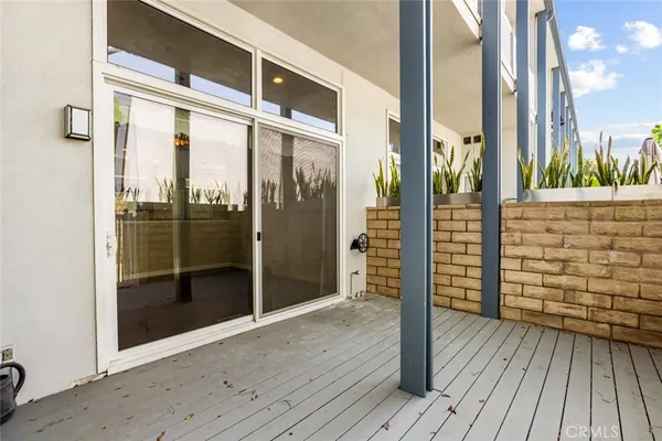 $4,750 | 4425 West Sarah Street, Burbank, CA 91505