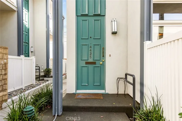 $4,750 | 4425 West Sarah Street, Burbank, CA 91505