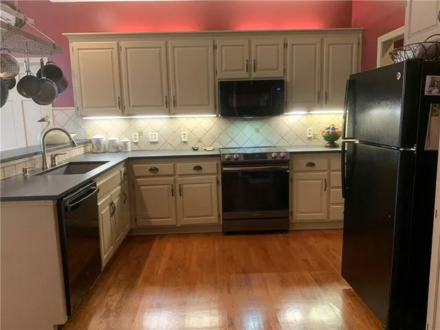 $465,000 | 7424 North Amoret Avenue, Kansas City, MO 64151