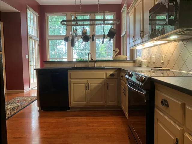 $465,000 | 7424 North Amoret Avenue, Kansas City, MO 64151