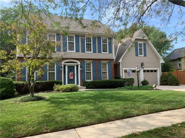 $465,000 | 7424 North Amoret Avenue, Kansas City, MO 64151