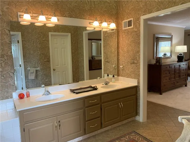 $465,000 | 7424 North Amoret Avenue, Kansas City, MO 64151