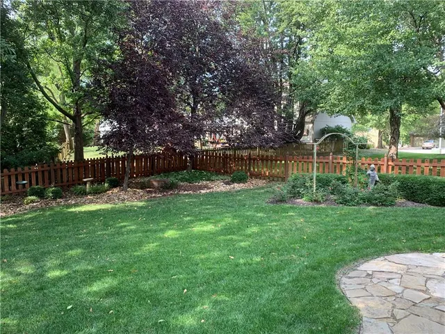 $465,000 | 7424 North Amoret Avenue, Kansas City, MO 64151