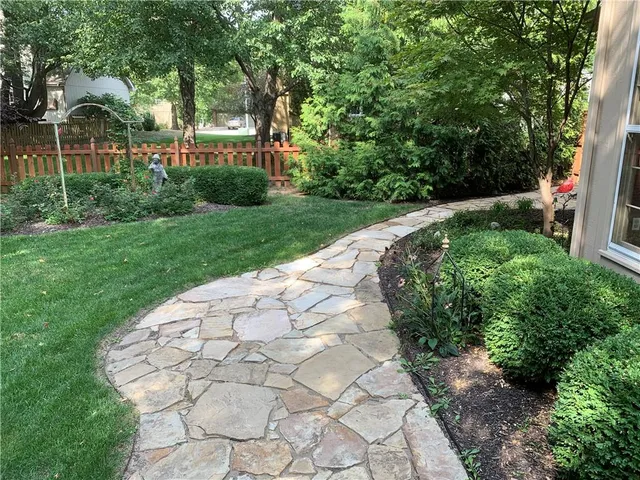 $465,000 | 7424 North Amoret Avenue, Kansas City, MO 64151