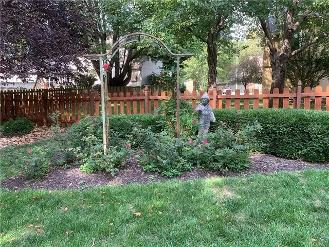 $465,000 | 7424 North Amoret Avenue, Kansas City, MO 64151