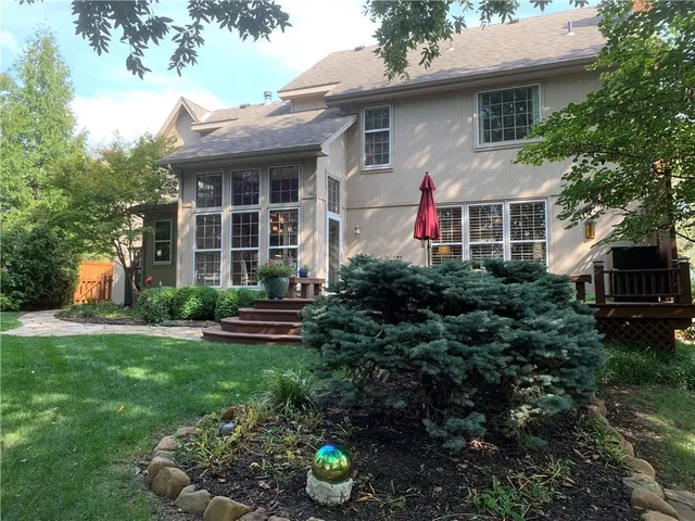 $465,000 | 7424 North Amoret Avenue, Kansas City, MO 64151