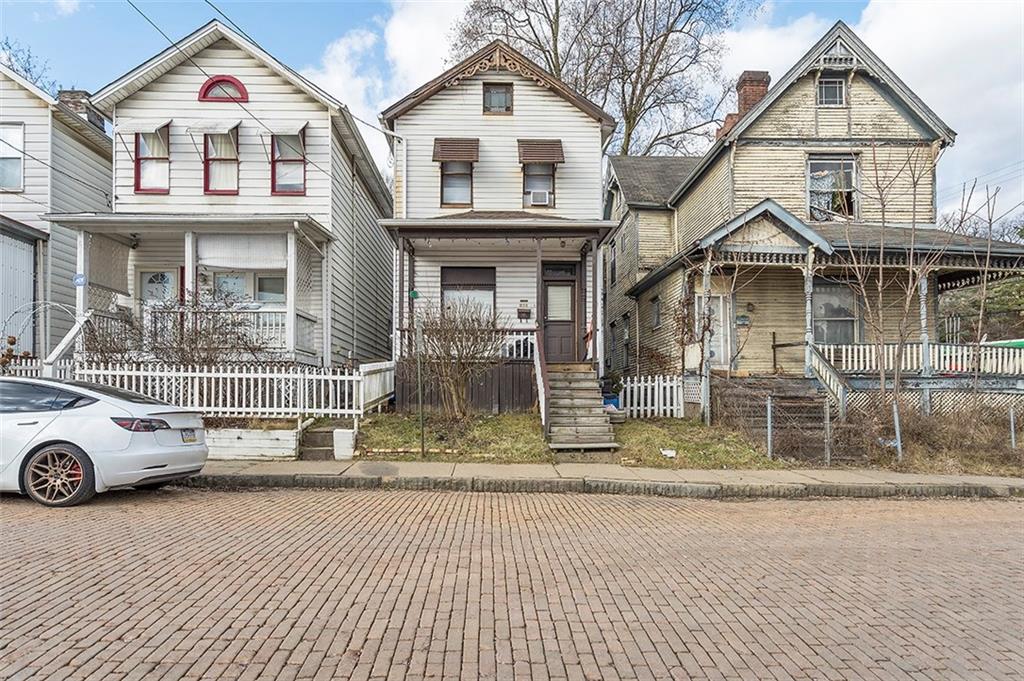 731 School Street McKees Rocks, PA 15136 - Photo 1 of 17 Gallery Image 1