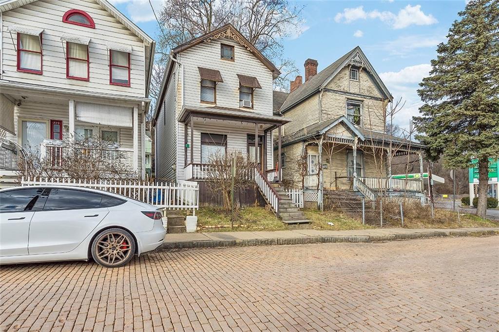 731 School Street McKees Rocks, PA 15136 - Photo 2 of 17 Gallery Image 2