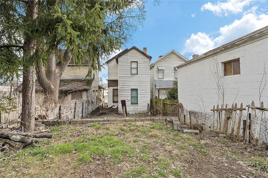 731 School Street McKees Rocks, PA 15136 - Photo 5 of 17 Gallery Image 5
