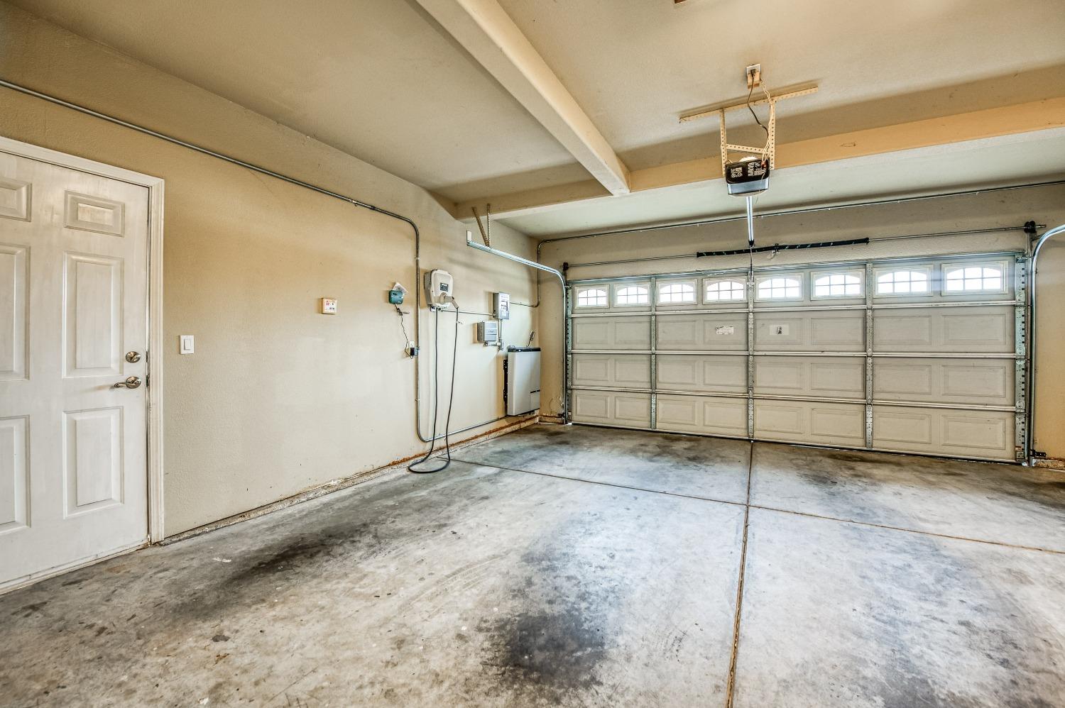 4679 North Island View Clovis, CA 93619 - Photo 28 of 55 a view of a garage