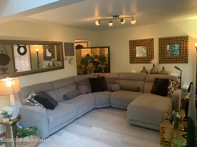 $479,900 | 25 Rollingwood Trail, Saylorsburg, PA 18353