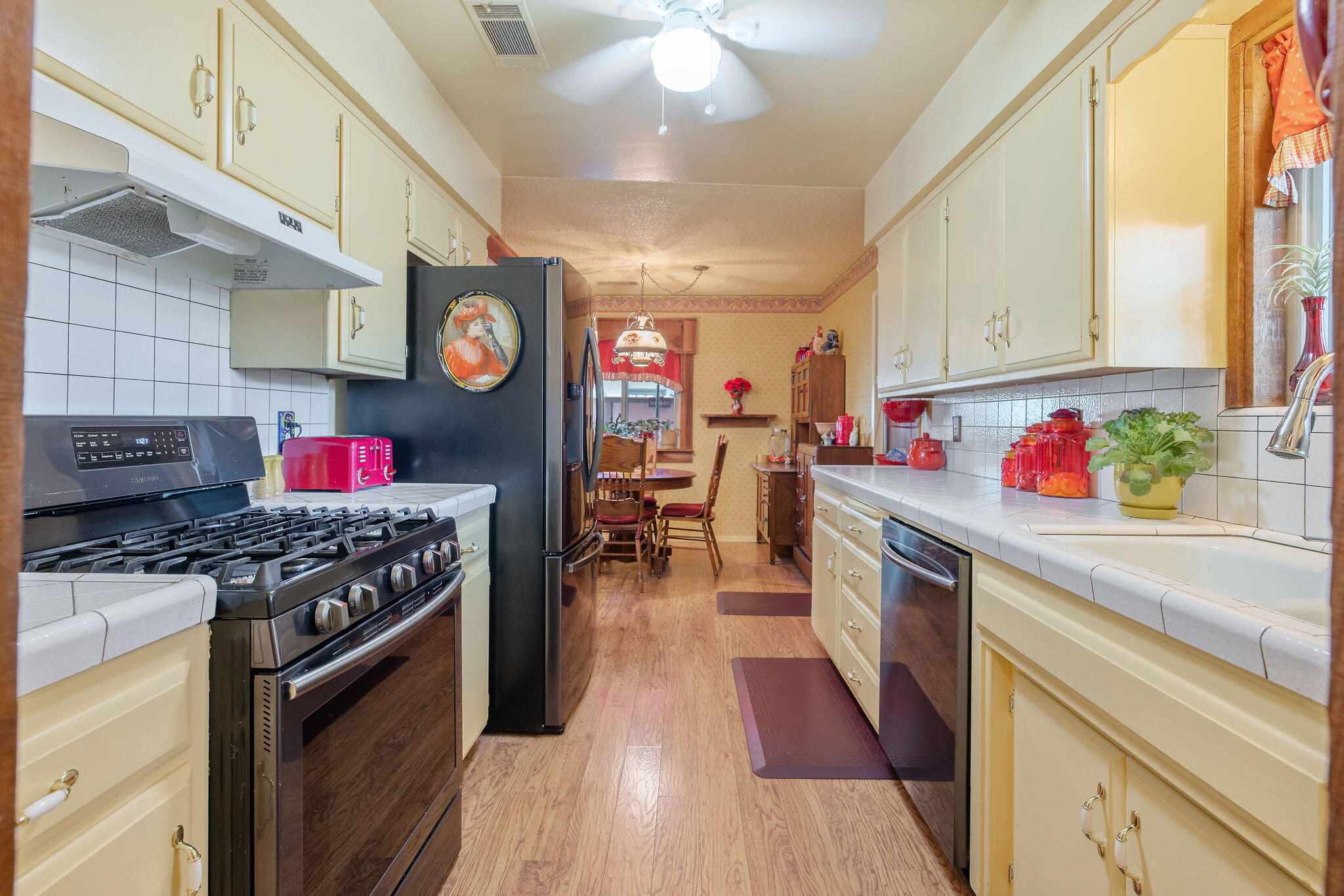 1009 South Rova Court Visalia, CA 93277 - Photo 13 of 57