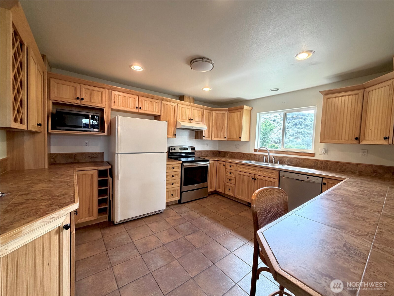 20548 Northeast 22nd Road Marlin, WA 98832 - Photo 7 of 26 a kitchen with granite countertop a refrigerator stove top oven and sink