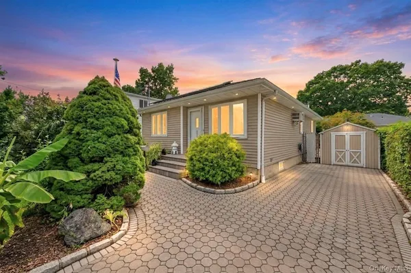 $575,000 | 325 Beachview Street, Copiague, NY 11726