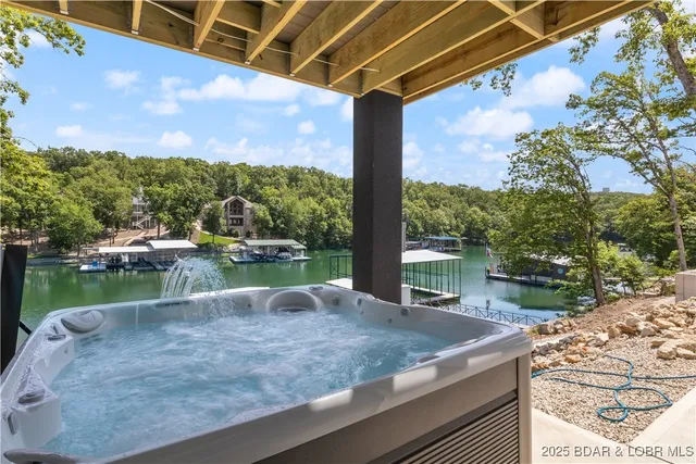 $1,250,000 | 613 Cove Circle, Sunrise Beach, MO 65079