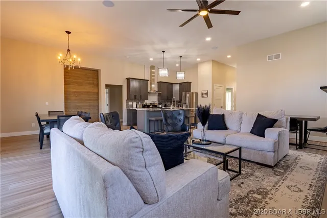 $1,250,000 | 613 Cove Circle, Sunrise Beach, MO 65079