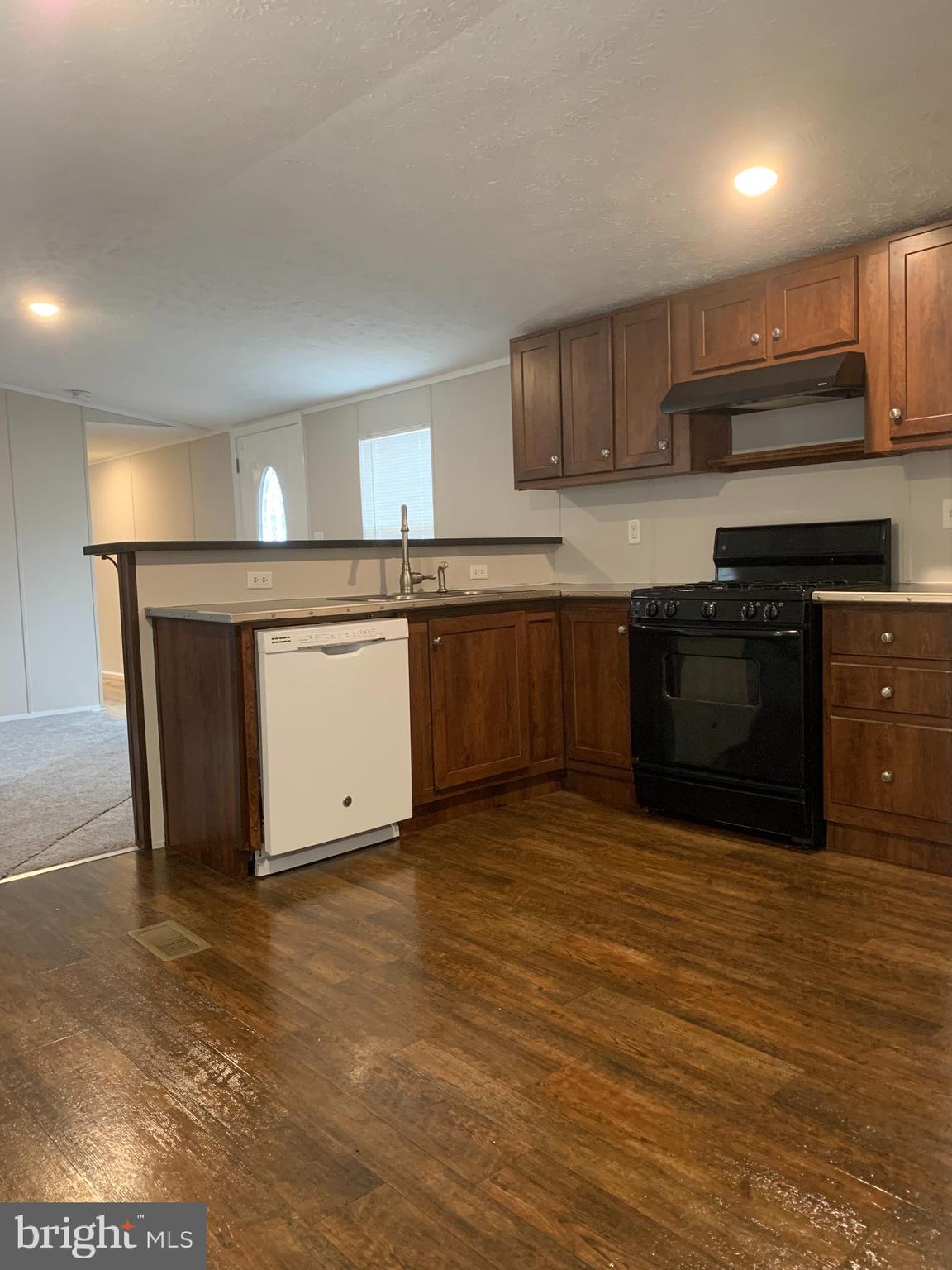 7806 Clark Road, Unit D50 Jessup, MD 20794 - Photo 10 of 37 Kitchen has ample cabinet space