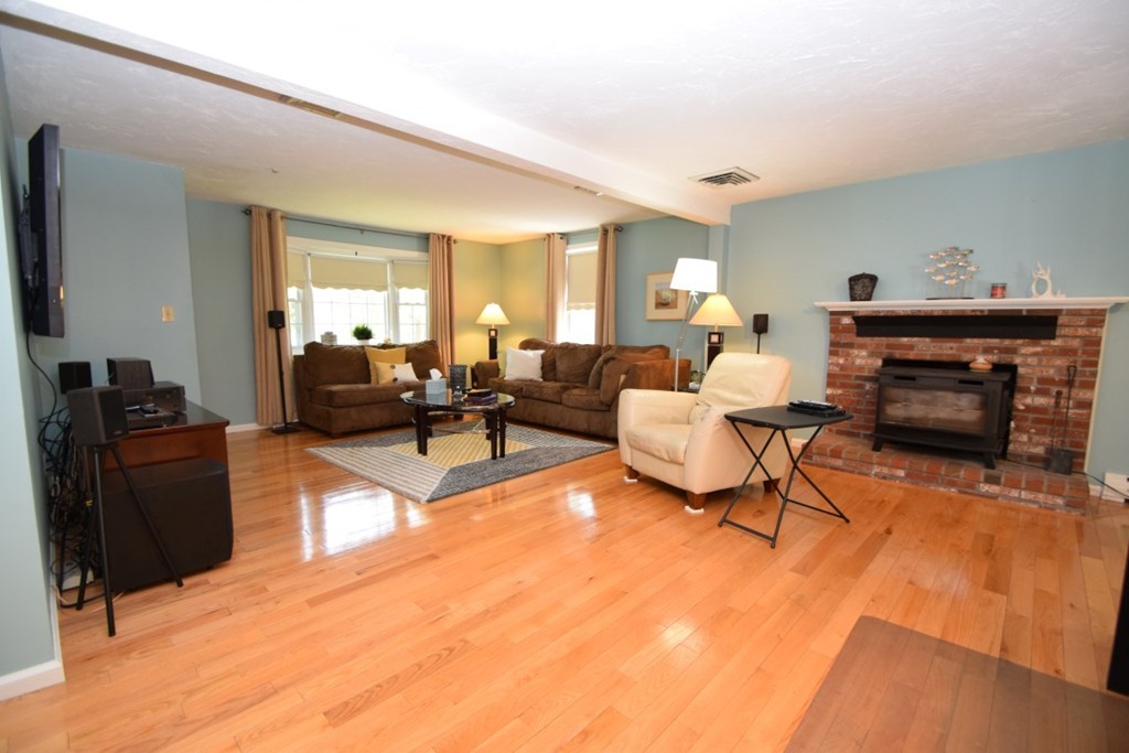 30 Lancaster Road Randolph, MA 02368 - Photo 3 of 30 Gallery Image 3