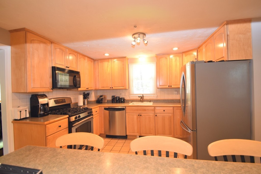 30 Lancaster Road Randolph, MA 02368 - Photo 6 of 30 Gallery Image 6