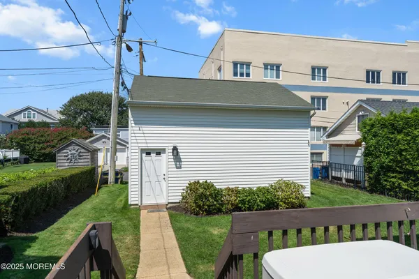 a view of a back yard of the house