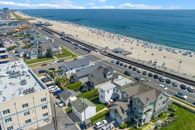 a view of an outdoor space