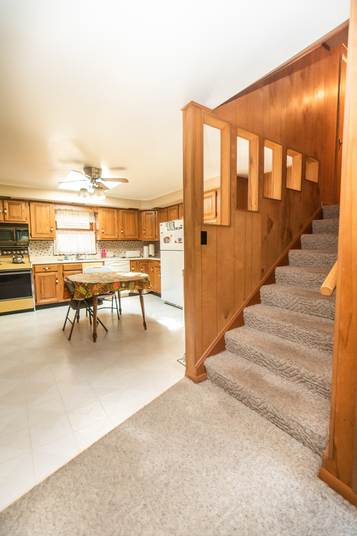 1807 3rd Avenue Sterling, IL 61081 - Photo 4 of 23