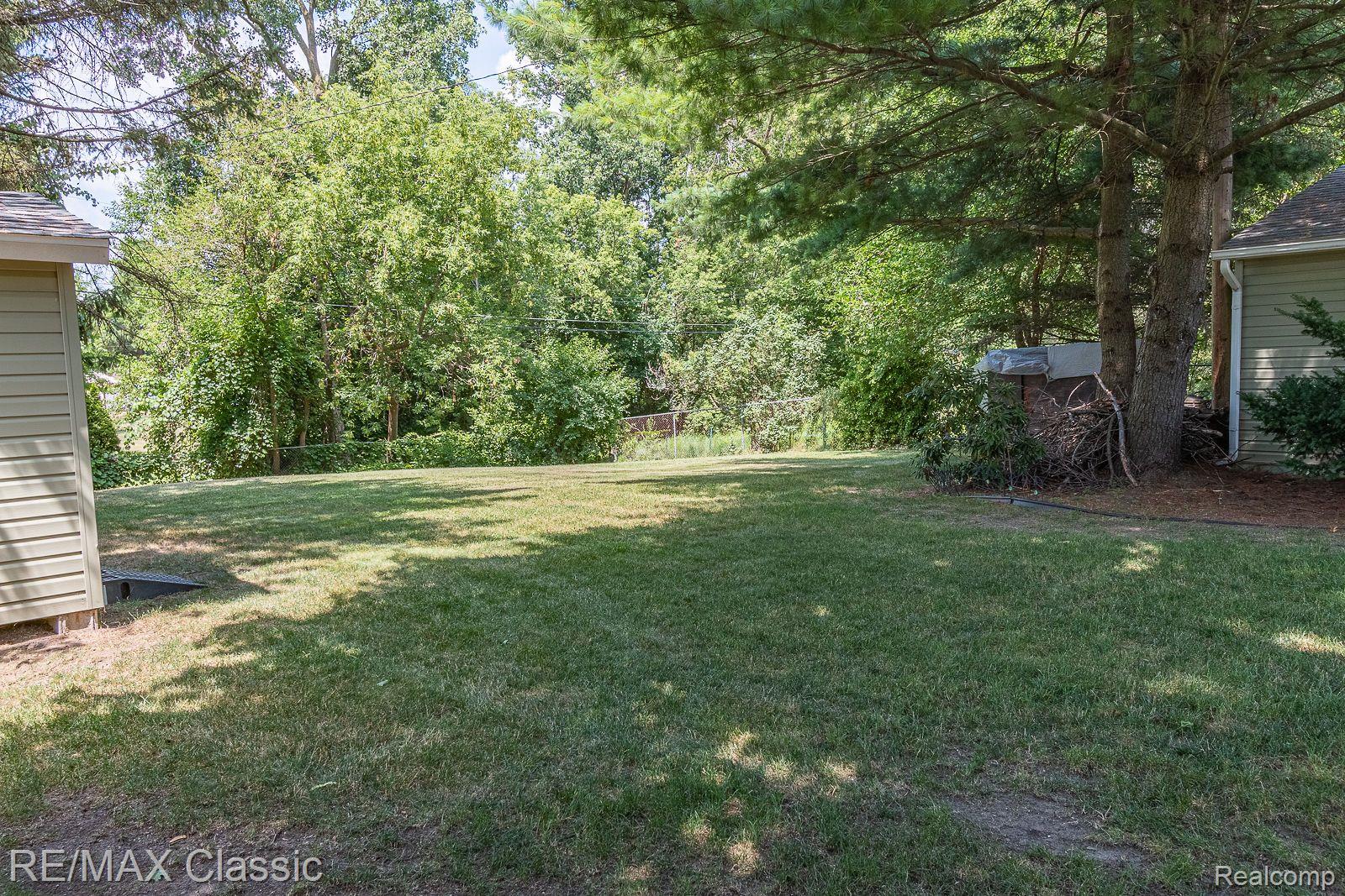1833 Scheifle Road Walled Lake, MI 48390 - Photo 3 of 31 Gallery Image 3