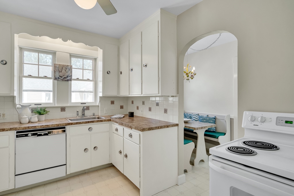 3-5 Annapolis Road Newton, MA 02465 - Photo 11 of 40
