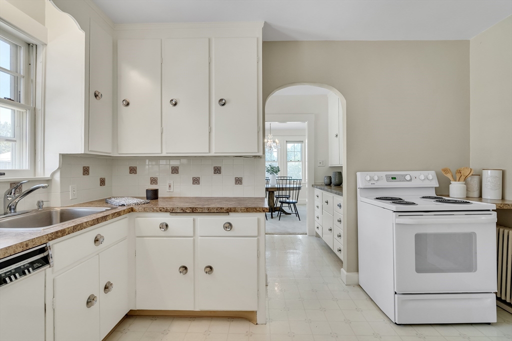 3-5 Annapolis Road Newton, MA 02465 - Photo 12 of 40